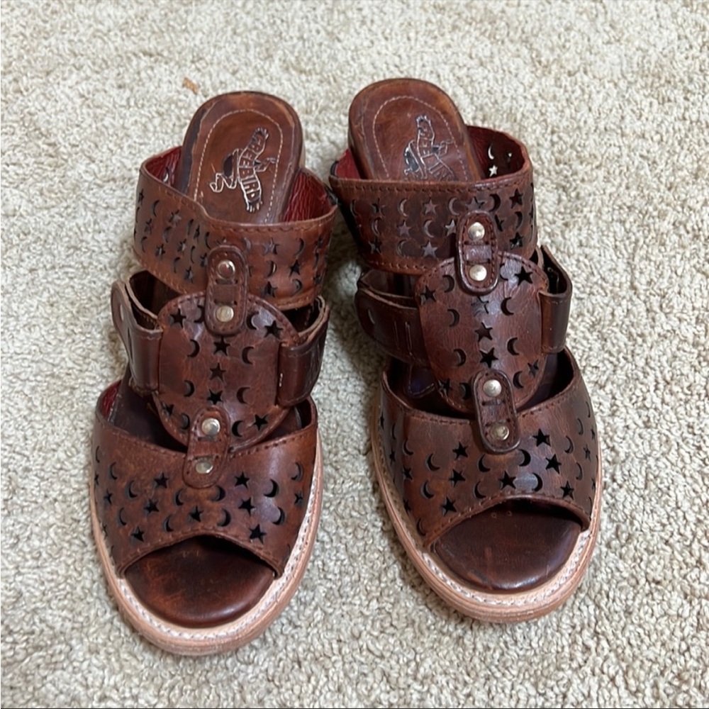 Freebird SZ 10, Moonstar cognac leather slip on sandals mules